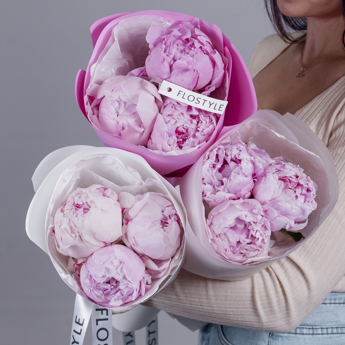 Букет розовых пионов